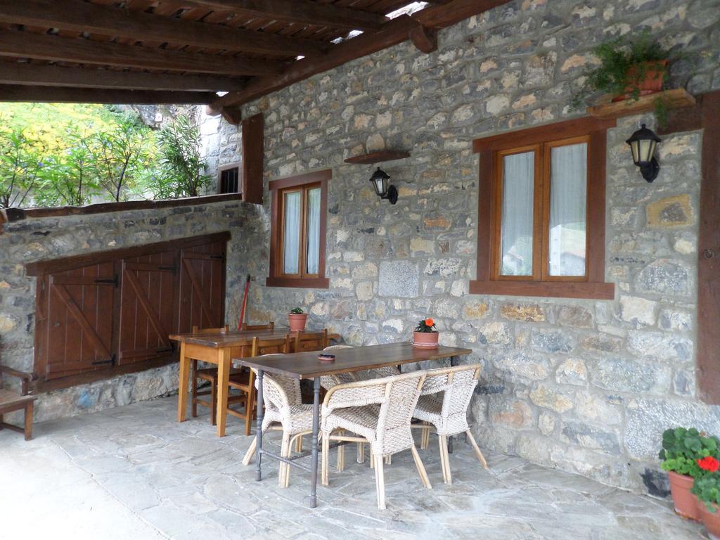 Apartamentos Rurales Las Rocas De Brez Camaleno Exterior photo